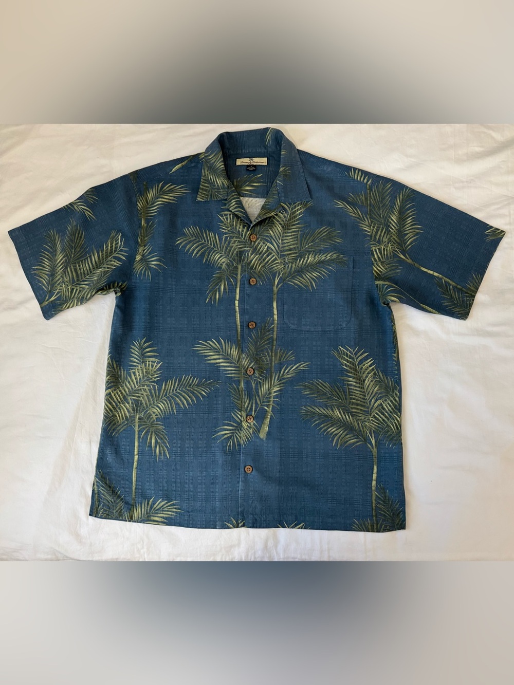 Tommy Bahama Men's Short-Sleeved Hawaiian Shirt Size M